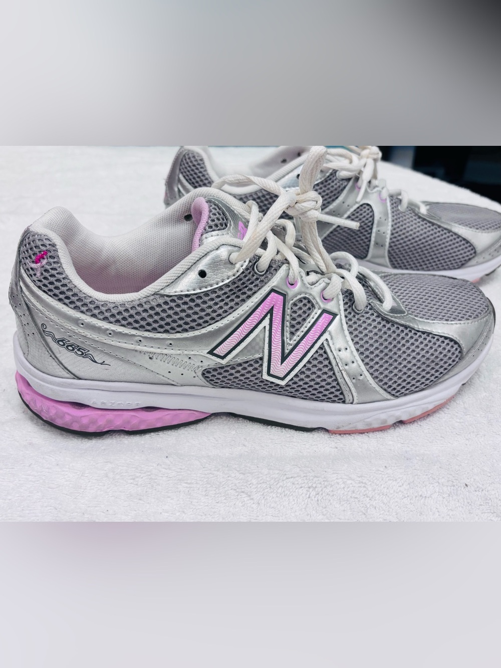 Almost Brand New Women’s New Balance Sneakers - Size 9.5 US / 41 EU - Box 17A